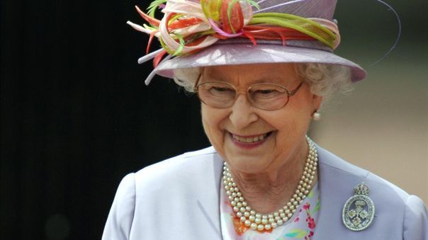 La Reina Isabel II es fan incondicional de 'Downtown Abbey'