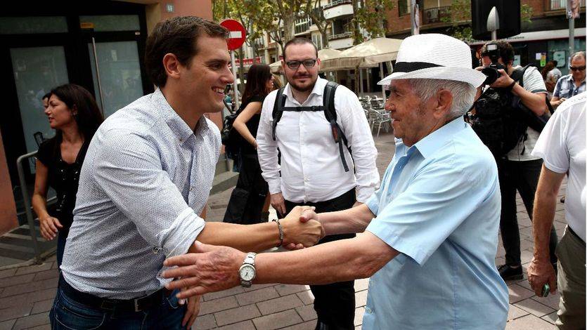 Los partidos no independentistas se lanzan a por el voto obrero del 'cinturón rojo' catalán