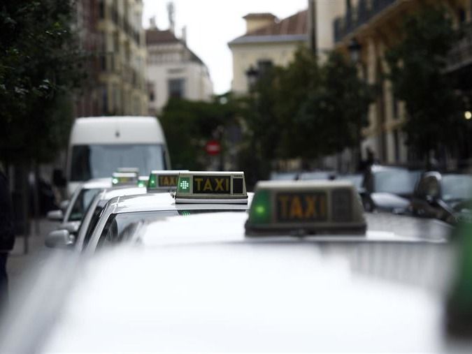 Los taxistas llevarán mañana sus quejas sobre Uber a Bruselas