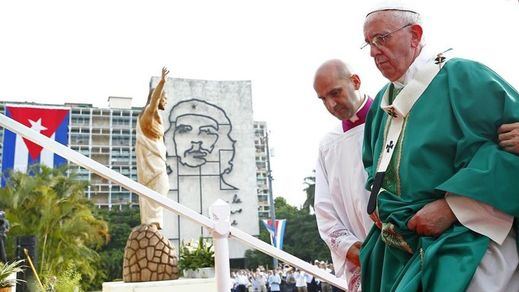 Un valiente Papa Francisco sacude a capitalismo y castrismo por igual en su visita a Cuba