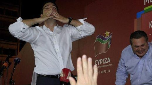 Los griegos aúpan a Tsipras de nuevo y le legitiman para gestionar el tercer rescate