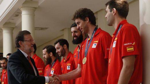 La selección de oro celebra su victoria en el Eurobasket con la afición y con Rajoy