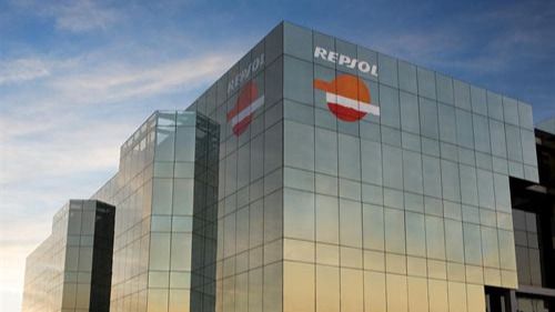 Repsol sube más de un 3% tras anunciar su salida de CLH con la venta del 10% al grupo Ardian