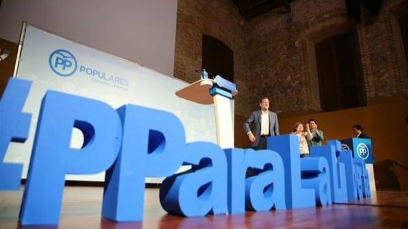 Rajoy asegura que España no puede caer en manos de un "radicalizado" Pedro Sánchez