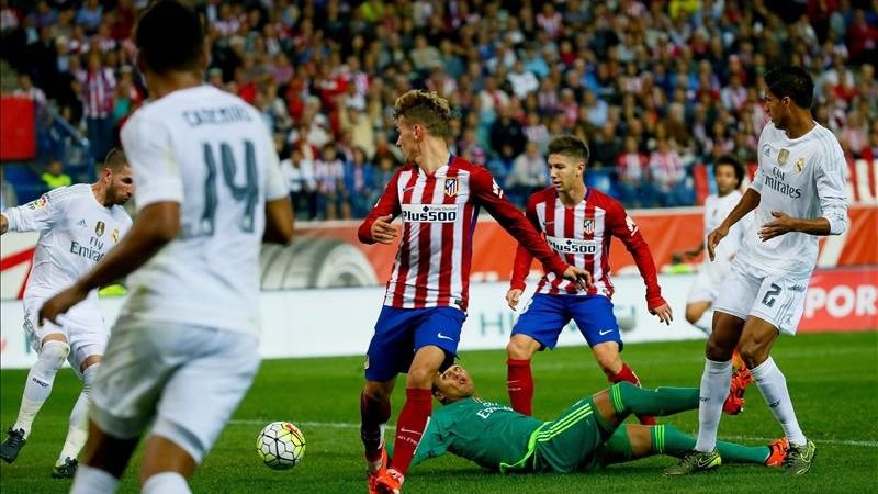 Un gol de Vietto en la recta final castiga el conformismo del Madrid y le quita el liderato (1-1)