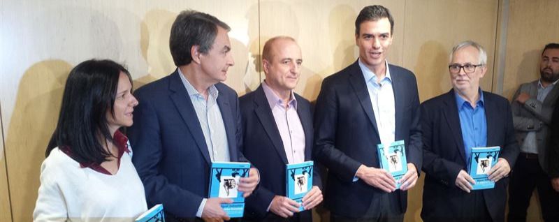 Pedro Sánchez le dice a Zapatero lo que Rajoy nunca le diría a Aznar: 'Siempre me he sentido respaldado por ti'