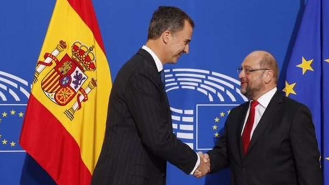 &gt;&gt; El Rey aprovecha la oportunidad de hablar en el Parlamento Europeo para echar un lazo a Cataluña