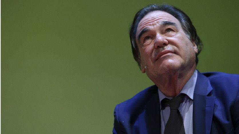 El director de cine Oliver Stone, sin pelos en la lengua: 'Aznar fue el perro faldero de Bush'