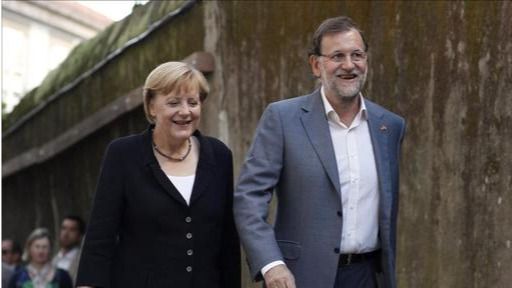 Rajoy critica la "radicalización" del PSOE mientras se deja querer por sus 'colegas' europeos