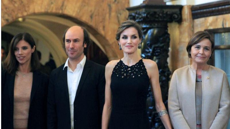 Doña Letizia y la alcaldesa de Gijón, Carmen Moriyón, junto a la actriz Maribel Verdú y el músico Carlos Núñez
