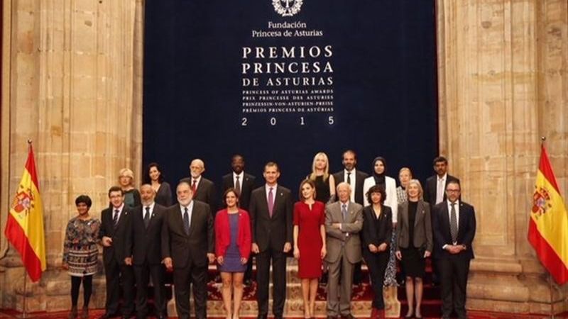 El Rey pide evitar lo que nos 'separa y debilita' en los Premios Princesa de Asturias