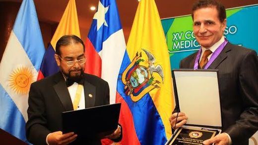 El español Alberto Lajo Rivera recibe el premio mundial a la excelencia médica