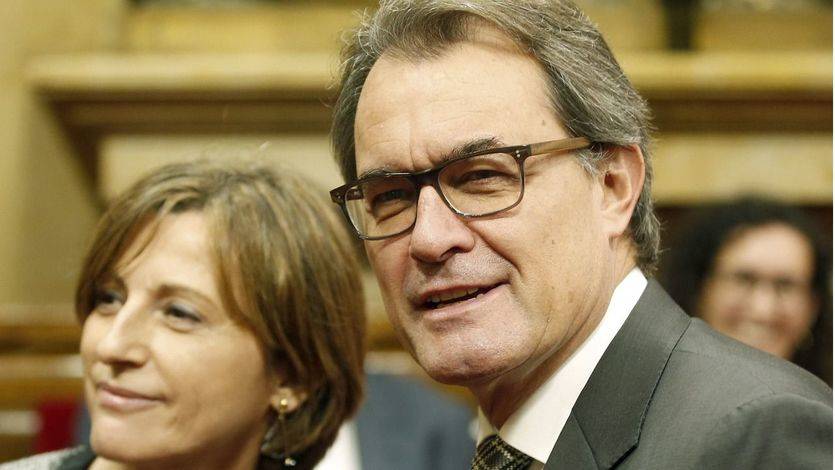 Carme Forcadell ya es la presidenta del Parlament al grito de 'Viva la República catalana'