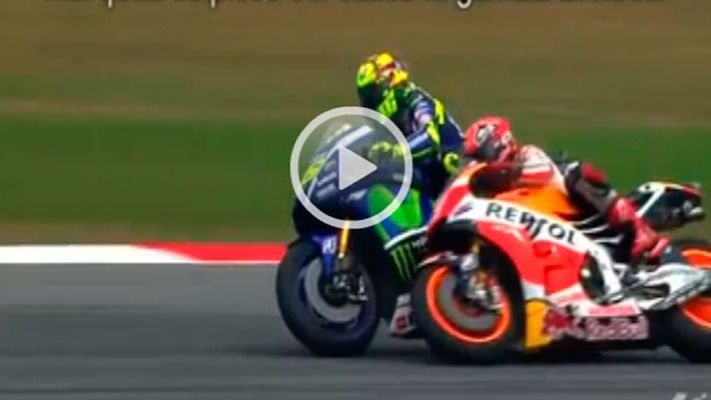 Continúa la polémica Rossi-Márquez, un video cuestiona que el italiano tirara al español