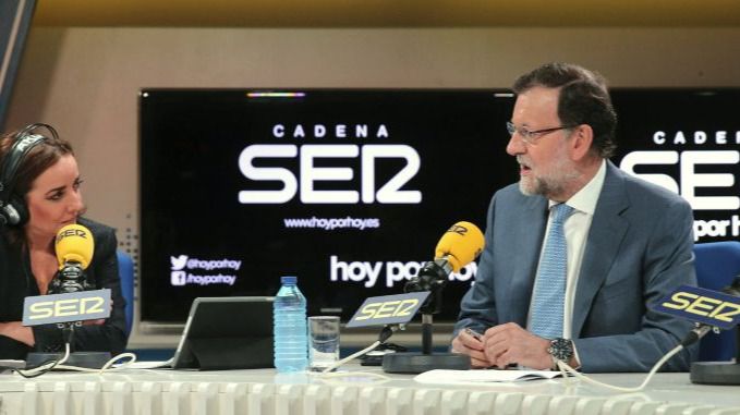 Rajoy revela próximas reuniones con Sánchez y Rivera ante la crisis catalana y se pensará si invitar o no a Podemos