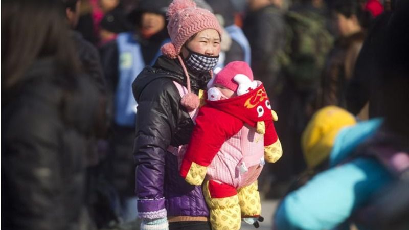China aumenta el máximo de hijos permitido por familia de uno a dos