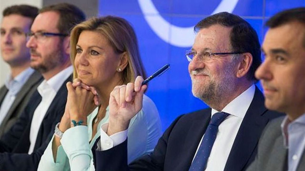 Rajoy a los suyos: "Hay que llegar a la gente, además de tocar la guitarra"