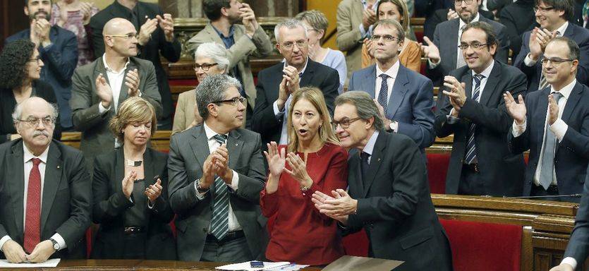 El Gobierno catalán pasa del Constitucional: aplicará la resolución independentista
