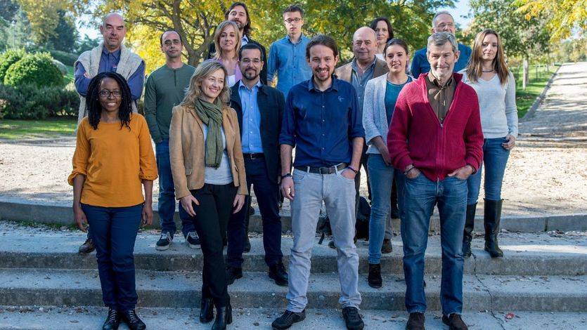 Iglesias se rodea de su equipo de confianza en la listas de Podemos para el 20-D