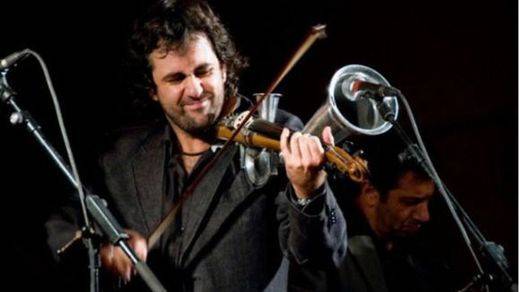 El polifacético Diego Galaz y otros grandes músicos hacen sonar los instrumentos más insólitos