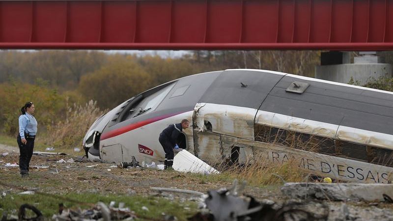 El descarrilamiento presúntamente accidental de un tren en Francia aumenta la tensión