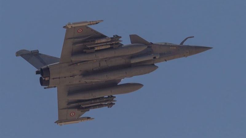 La respuesta de Francia no se hace esperar: una decena de cazas franceses bombardean el bastión de EI en Siria