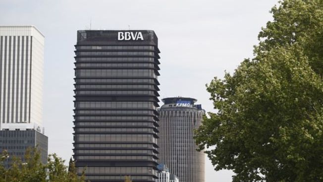 BBVA entra en el capital del banco británico Atom Bank tras comprar el 29,5% por 64,1 millones