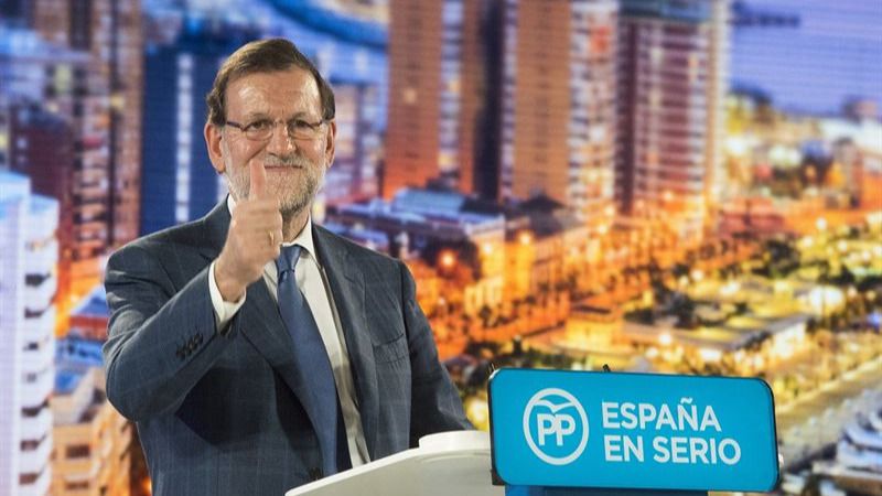 Rajoy abre la campaña al ritmo de El Pulpo y seguro de ser la fuerza más votada