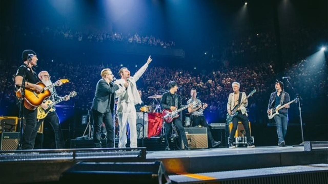 Eagles of Death Metal regresan a París e interpretan 'People have the power' con U2