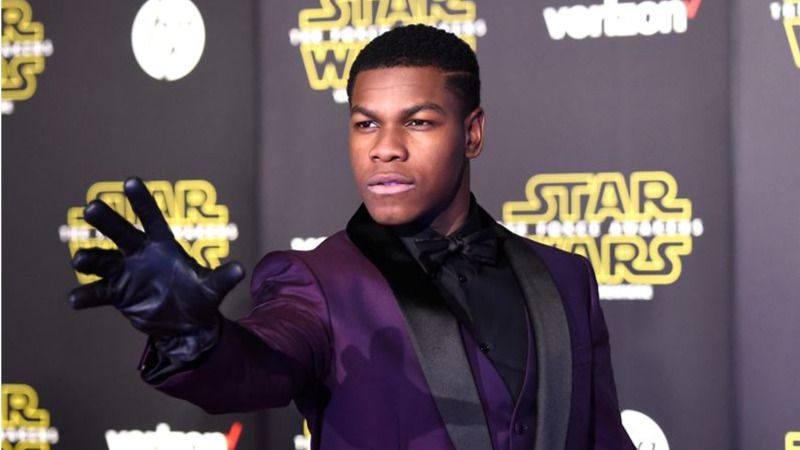'Star Wars 7': Usuarios de Twitter denuncian que los cines 'estafan' con entradas para una noche antes del estreno