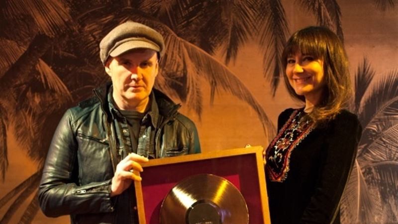 Amaral recoge el Disco de Oro por su último álbum 'Nocturnal'