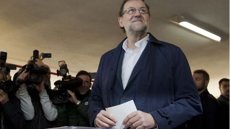 Mariano Rajoy ejerce su derecho al voto, esta mañana, en Aravaca (Madrid).