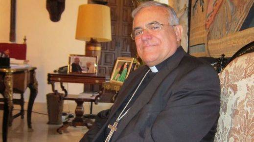 El obispo de Córdoba, a los padres con dificultad para tener hijos: deben llegar fruto del 'abrazo amoroso' y no por un 'aquelarre químico'