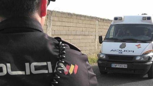 De película: liberan a un hombre que vivía encerrado por sus hermanos en un palomar sin ropa ni condiciones de higiene