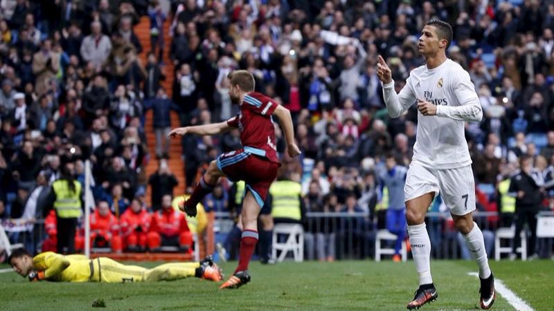 Benítez coge aire gracias a un doblete de Cristiano Ronaldo ante la Real Sociedad (3-1)
