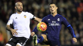 El Madrid pelea pero no pasa del empate en Valencia y se distancia del Atlético (2-2) El Madrid pelea pero no pasa del empate en Valencia y se distancia del Atlético (2-2)