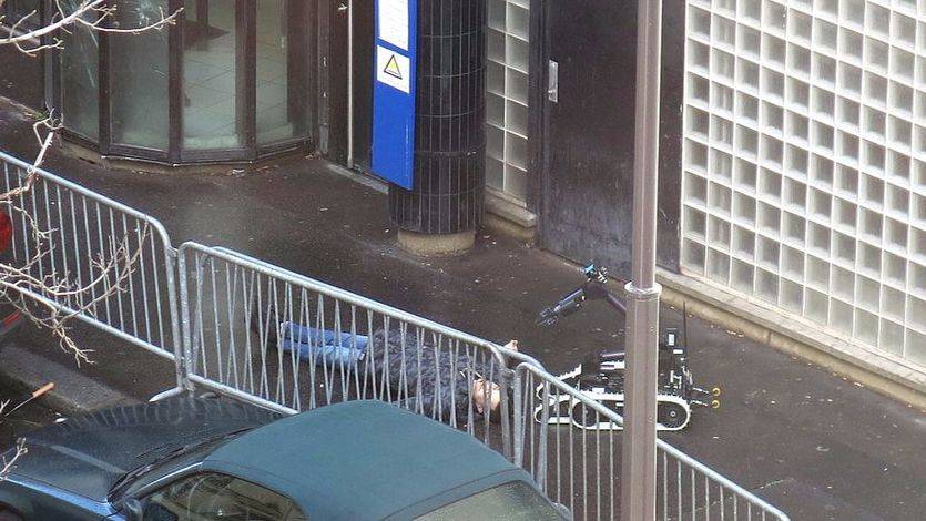 Abatido un hombre en París con un chaleco de explosivos falso y que gritó 'Alá es grande' frente a una comisaría