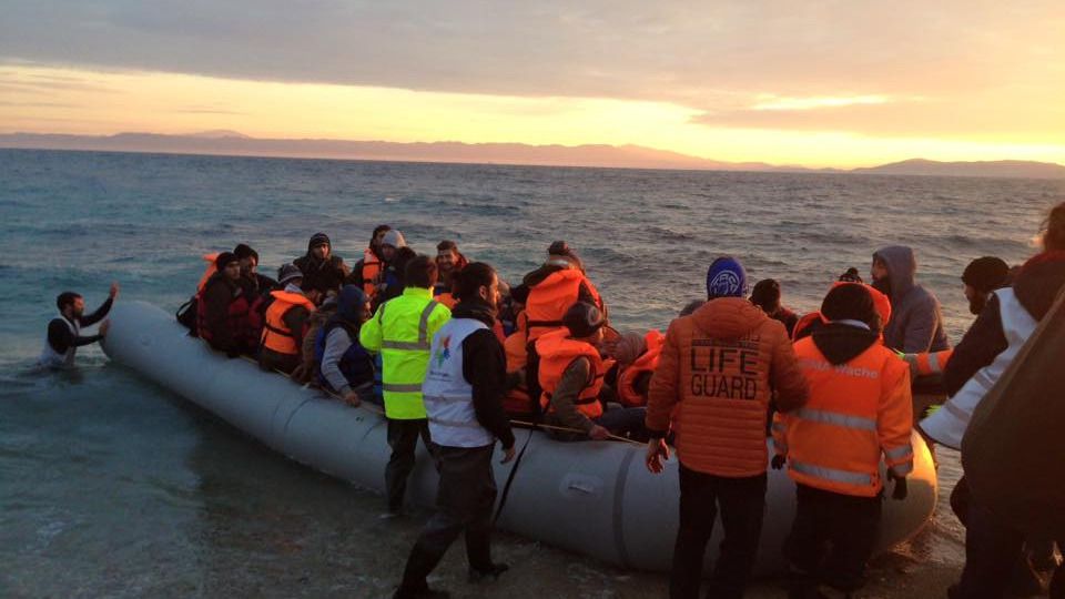 Grecia detiene a 3 bomberos de Sevilla que ayudaban a rescatar refugiados en Lesbos
