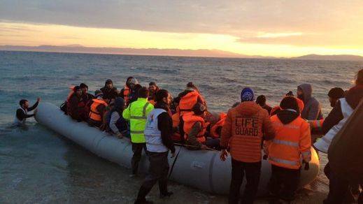 Grecia detiene a 3 bomberos de Sevilla que ayudaban a rescatar refugiados en Lesbos
