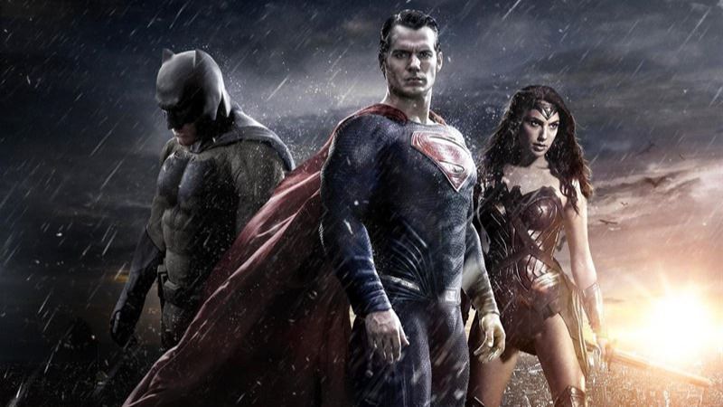 'Batman v Superman' tiene nuevo avance y también aparecen las primeras imágenes de 'Wonder Woman'