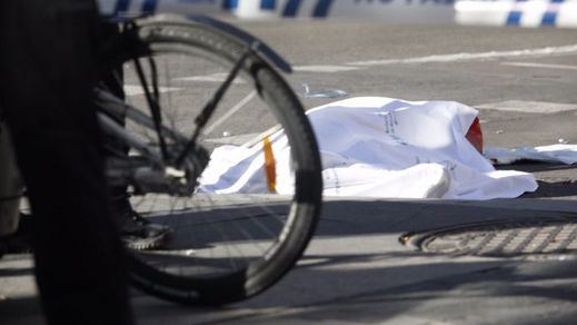 Un atropello mortal de un ciclista en el centro de Madrid hace crecer las dudas sobre la 'convivencia' en el tráfico