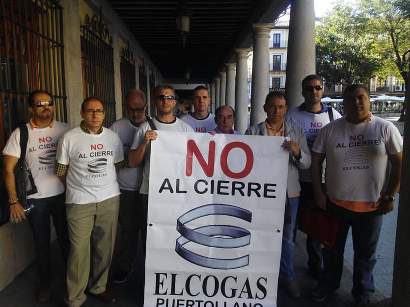 El Comité de Empresa de Elcogas 'acampa' a las puertas de la Delegación del Gobierno central en Toledo