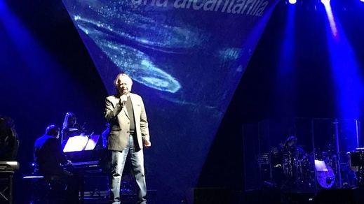 Crónica del concierto de Serrat en París: el azul del Mediterráneo a la ciudad de la luz