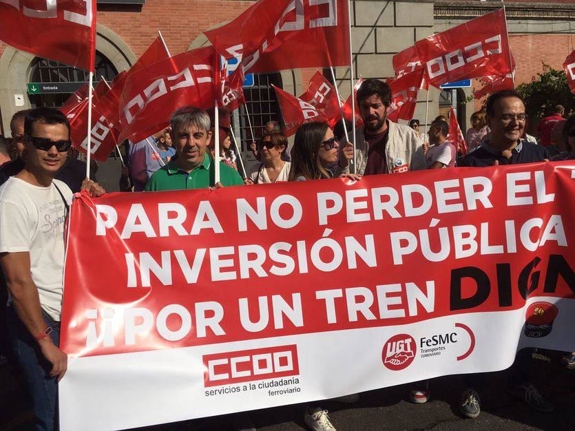 Más de 200 personas se concentran en Talavera 'Por un tren digno ya'