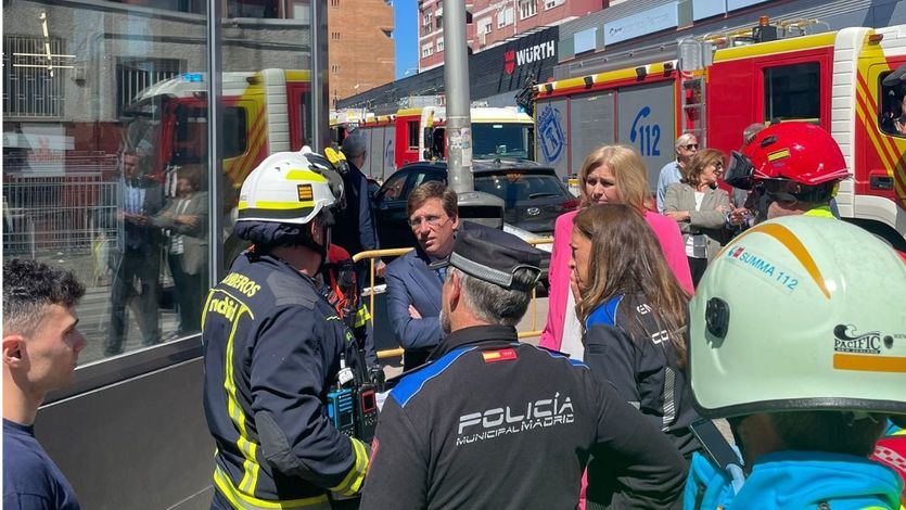 El alcalde de Madrid, Almeida, visita la zona del derrumbe