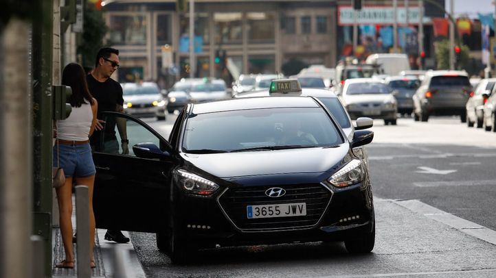 El Ayuntamiento de Madrid reducirá un 25% las VTC entre semana y un 50% el 'finde'