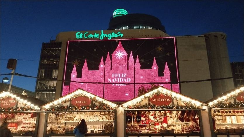 Madrid, Málaga, Jaén, Tenerife, Tarragona, Albacete y Murcia son algunas de las ciudades en las que El Corte Inglés ha instalado mercados navideños