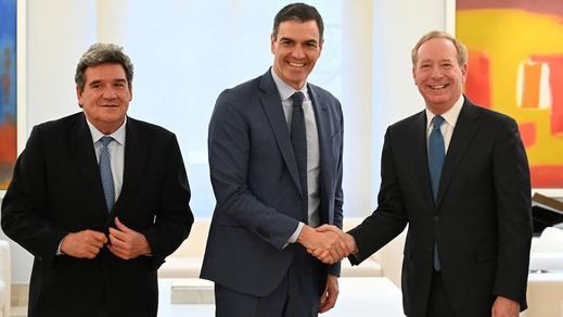 Pedro Sánchez, y el presidente de Microsoft, Brad Smith