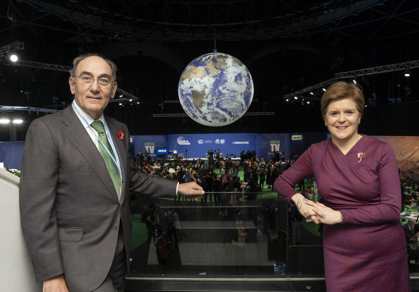 El presidente de Iberdrola, Ignacio Galán, y la primera ministra de Escocia, Nicola Sturgeon, esta mañana en un encuentro en el marco de la Cumbre del Clina -COP26-