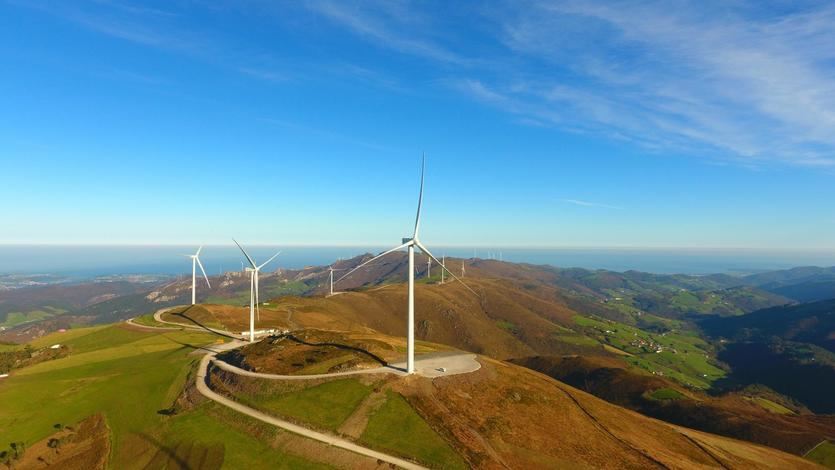 Iberdrola pone en marcha sus parques eólicos en Asturias, con los que triplica su capacidad renovable en la región